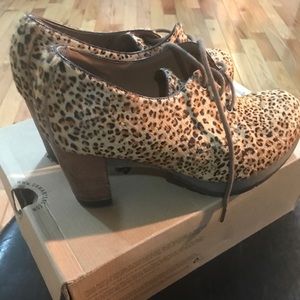 Danielle Dr. Martens mini leopard print US:11 UK:9